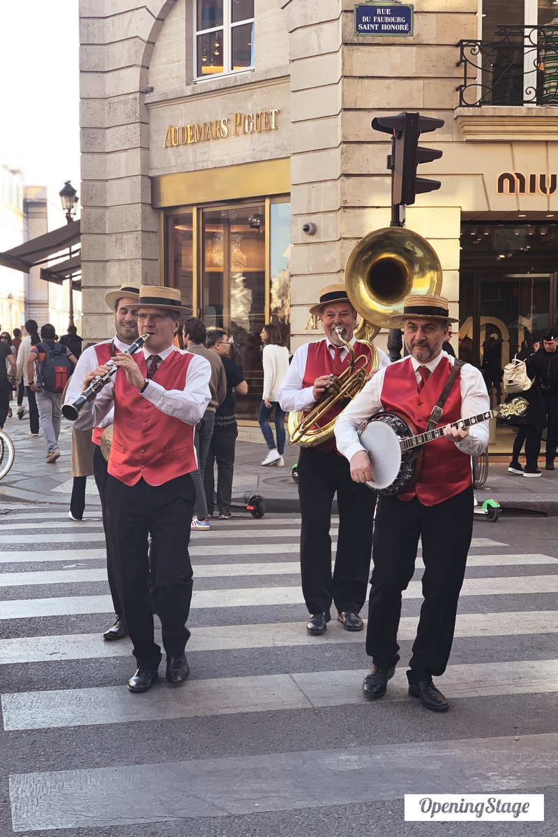 parade musicale en ville avec le quartet de jazz new orleans Dixieland Parade