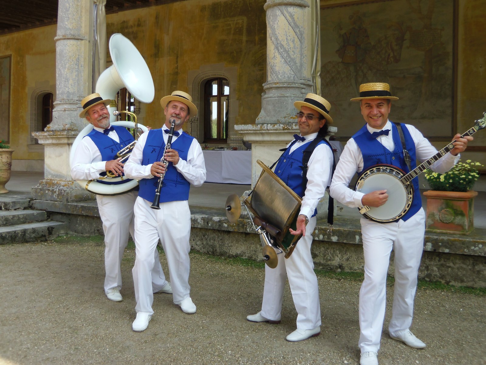Groupe Dixieland Parade Quartet_Tenue d&#039;orchestre bleu et blanc